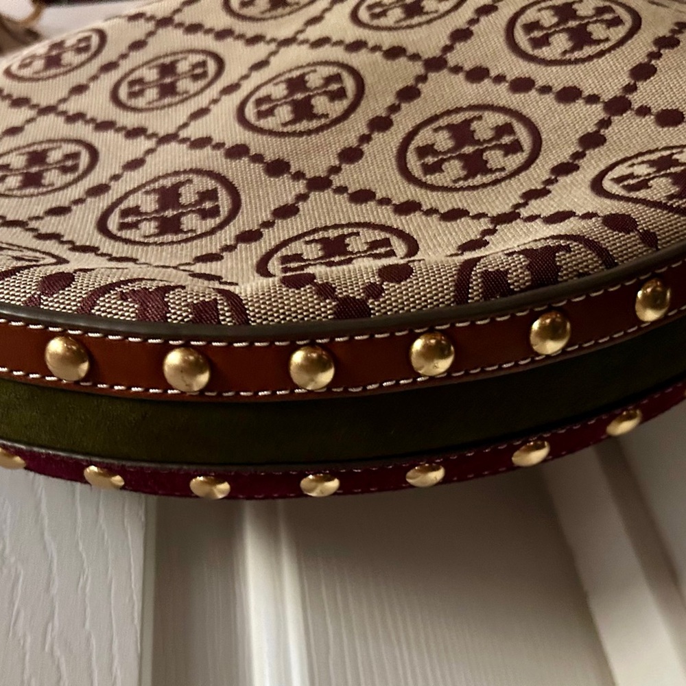 Tory Burch Patterned Shoulder Bag in Cream and Brown - Picture 5 of 7